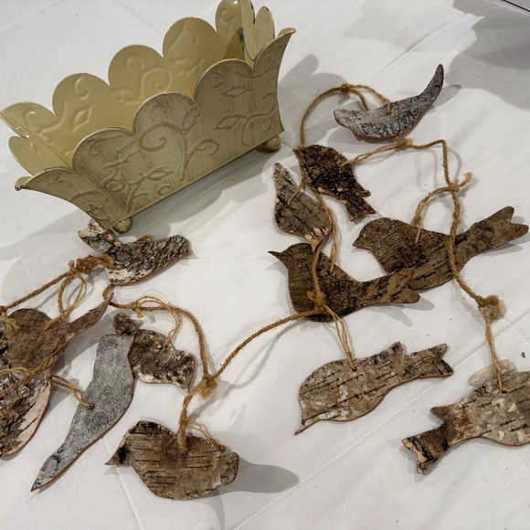 Rustic Bird Garland with Decorative Planter - Picture 1 of 5